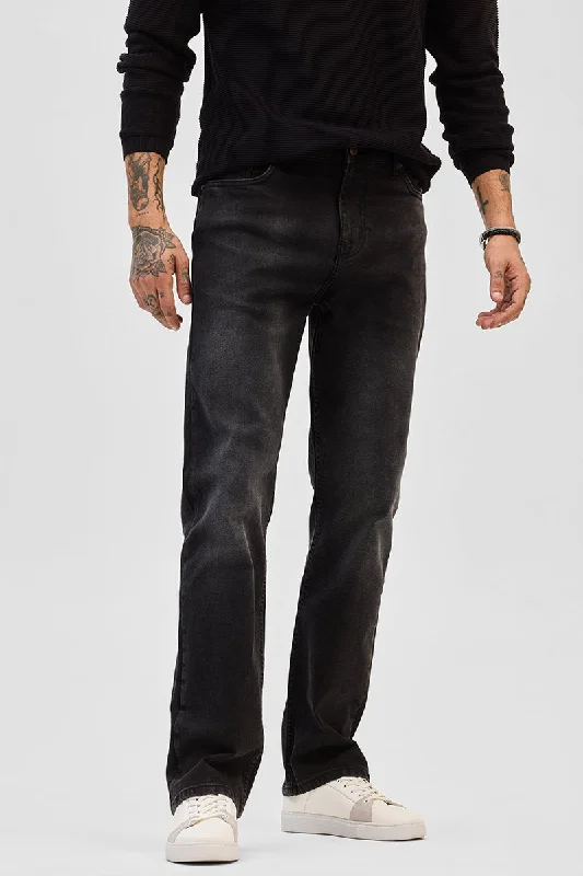 men's tapered pants-Black Straight Fit Jeans